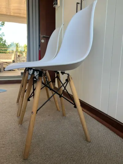 Par de sillas Eames blancas - Excelente estado - miniatura 3