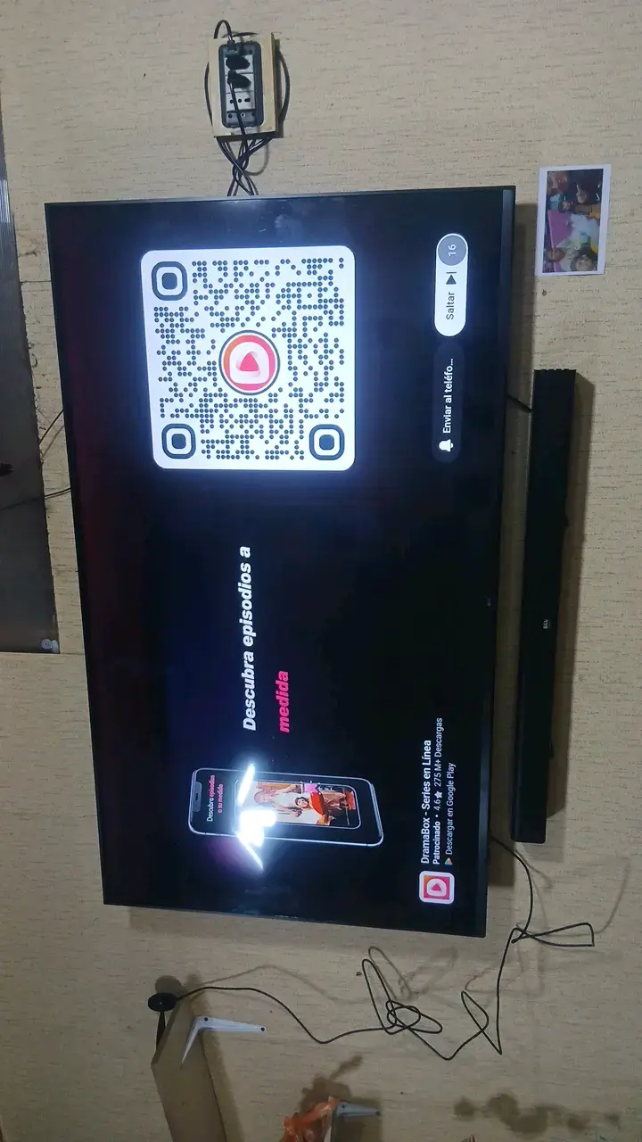 Televisor LED con barra de sonido integrada - 1
