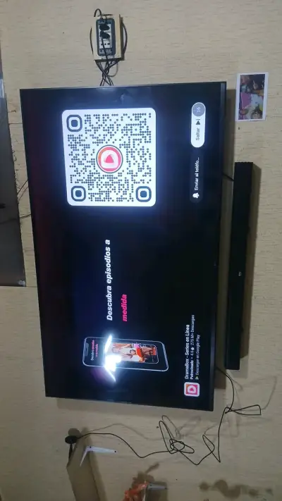 Televisor LED con barra de sonido integrada - miniatura 1