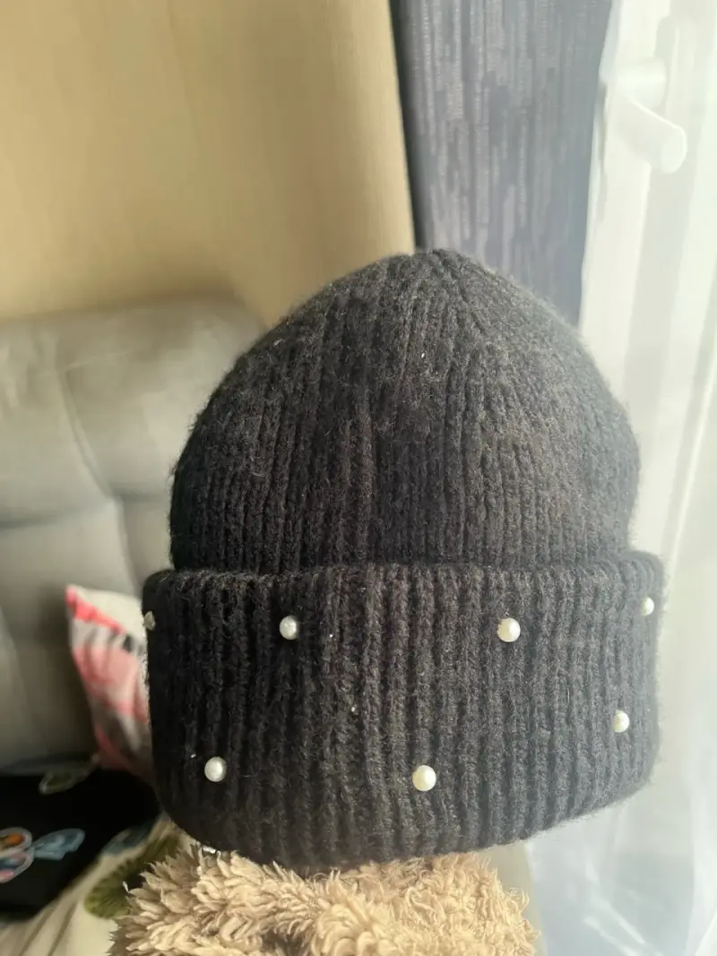Gorro de lana negro con perlas decorativas - 2