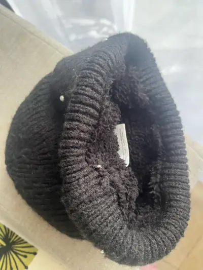 Gorro de lana negro con perlas decorativas - miniatura 3