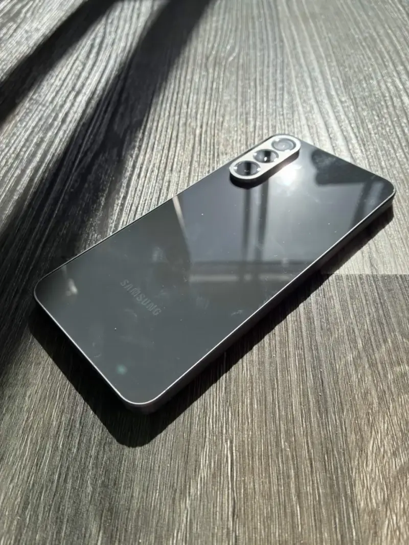 Smartphone Samsung Galaxy A56 128GB + Carcasa - 1