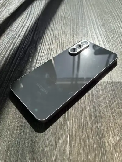 Smartphone Samsung Galaxy A56 128GB + Carcasa - miniatura 1
