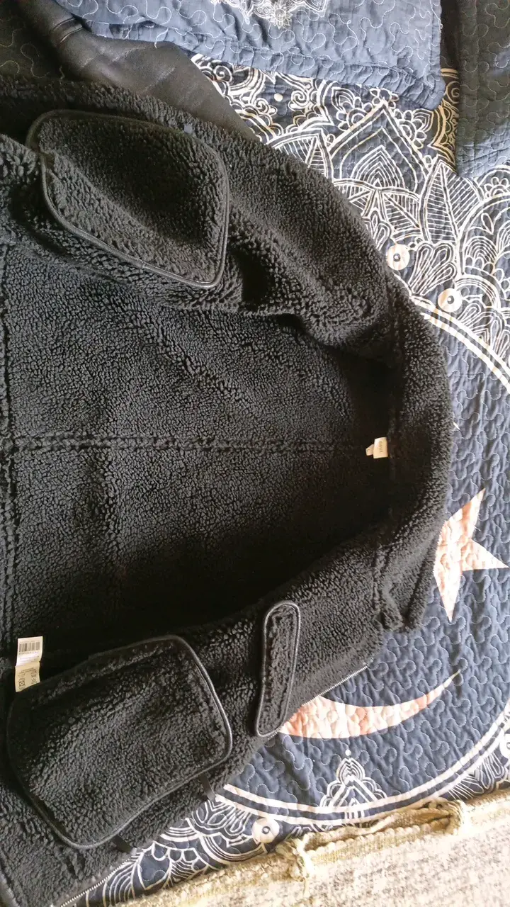 Chaqueta de cuero negra con cierre y cuello de lan - 2