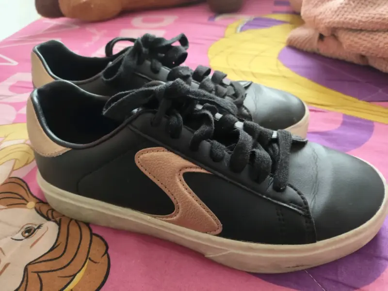 Zapatillas negras de cuero para mujer - 2