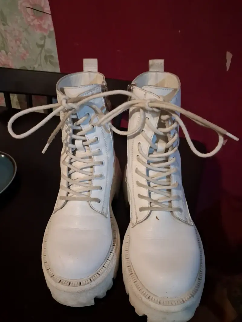 Botas blancas de plataforma estilo militar - 1
