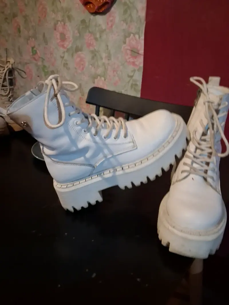 Botas blancas de plataforma estilo militar - 2
