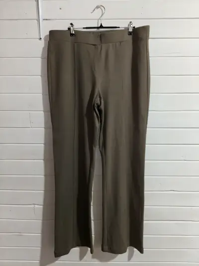 Pantalones de vestir color caqui para mujer - miniatura 1