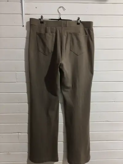 Pantalones de vestir color caqui para mujer - miniatura 2