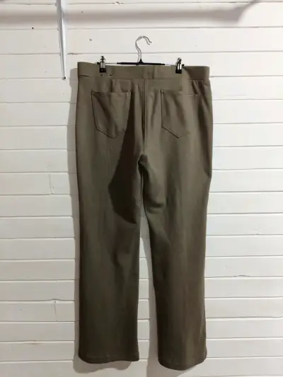 Pantalones de vestir color caqui para mujer - miniatura 3