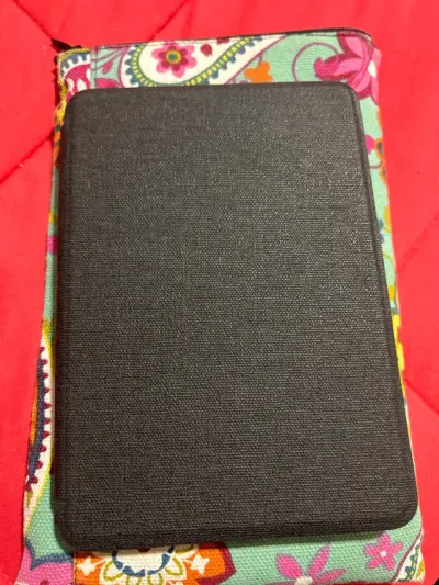 Kindle Amazon con funda protectora - miniatura 2