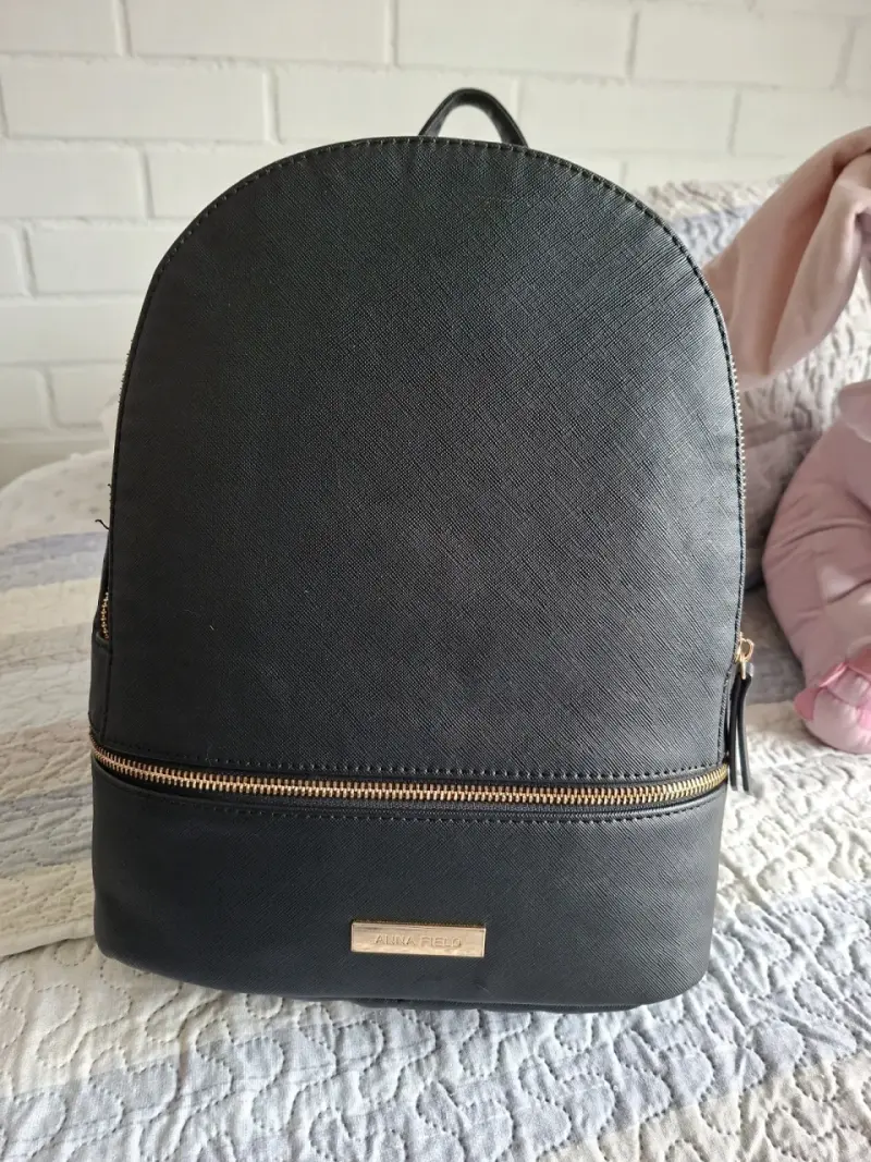 Mochila negra de cuero sintético - 2