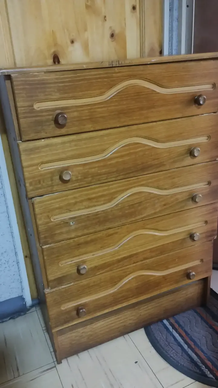 Cómoda de Madera con Cajones Espaciosos - 1