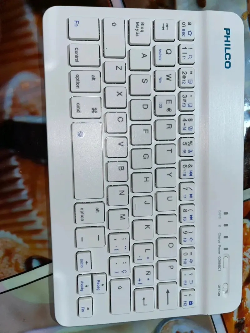 Tablet Lenovo con funda y teclado Philco - 3