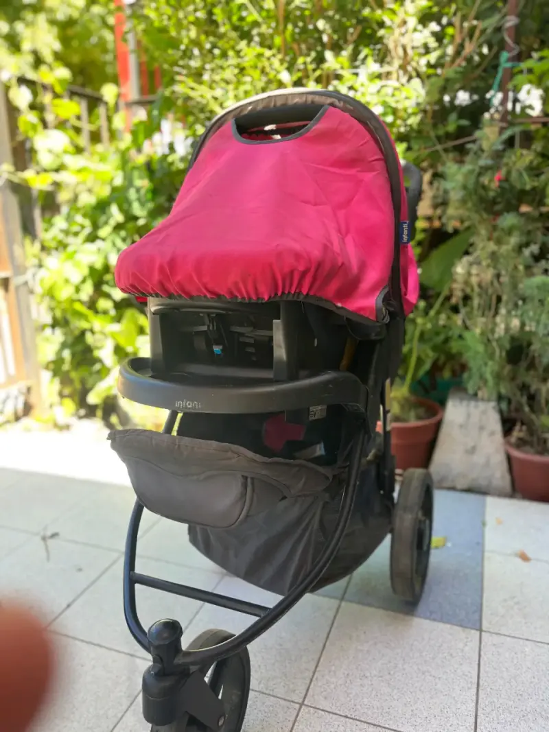 Coche de bebé Infanti con capota roja - 2