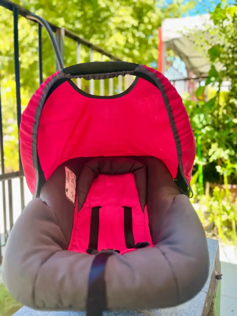 Coche de bebé Infanti con capota roja - 3