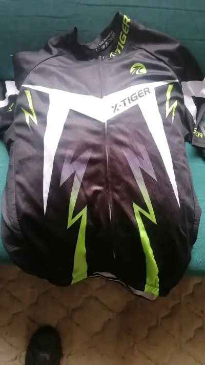 Chaqueta deportiva reflectante verde para ciclismo - miniatura 2