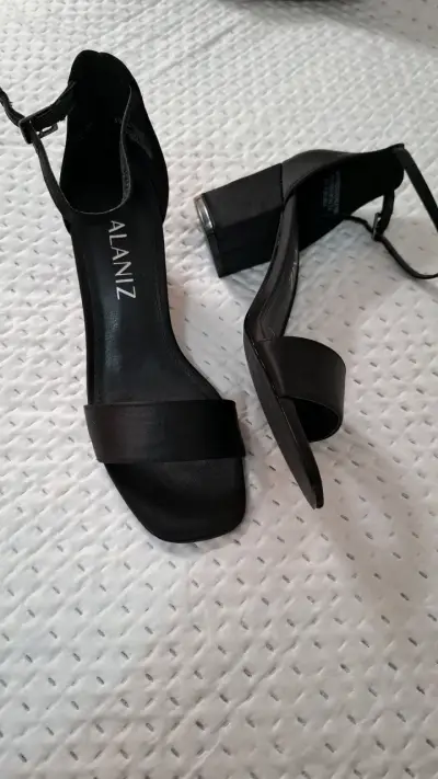 Sandalias negras de tacón Alaniz - miniatura 1