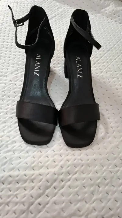 Sandalias negras de tacón Alaniz - miniatura 2