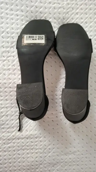 Sandalias negras de tacón Alaniz - miniatura 4