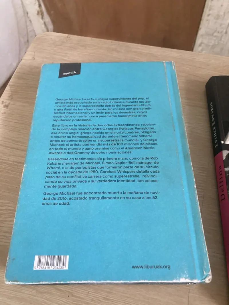 Libros de biografía de George Michael y Delfina - 3