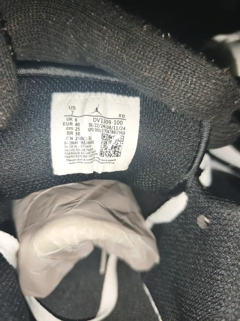 Zapatillas Nike Air Jordan 1 Low Blanco y Negro - 3