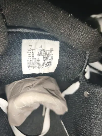 Zapatillas Nike Air Jordan 1 Low Blanco y Negro - miniatura 3