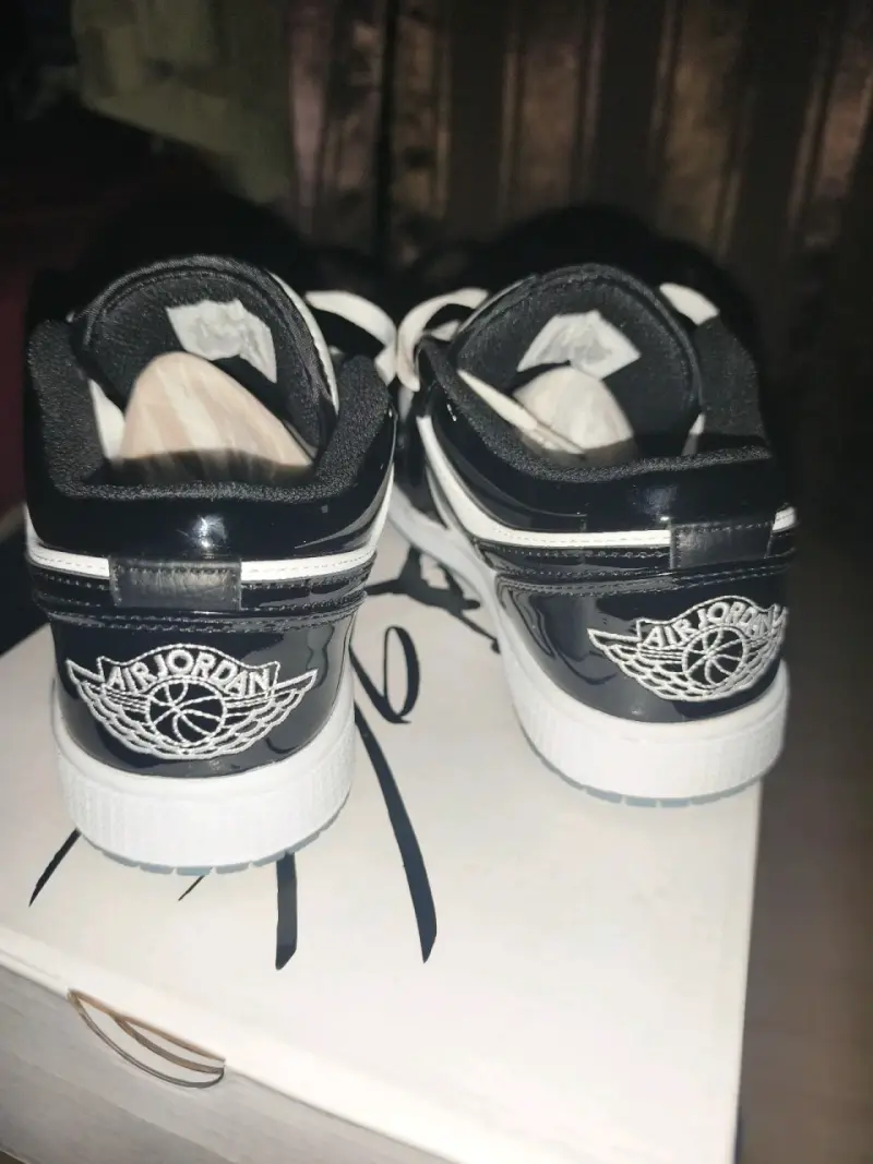 Zapatillas Nike Air Jordan 1 Low Blanco y Negro - 5