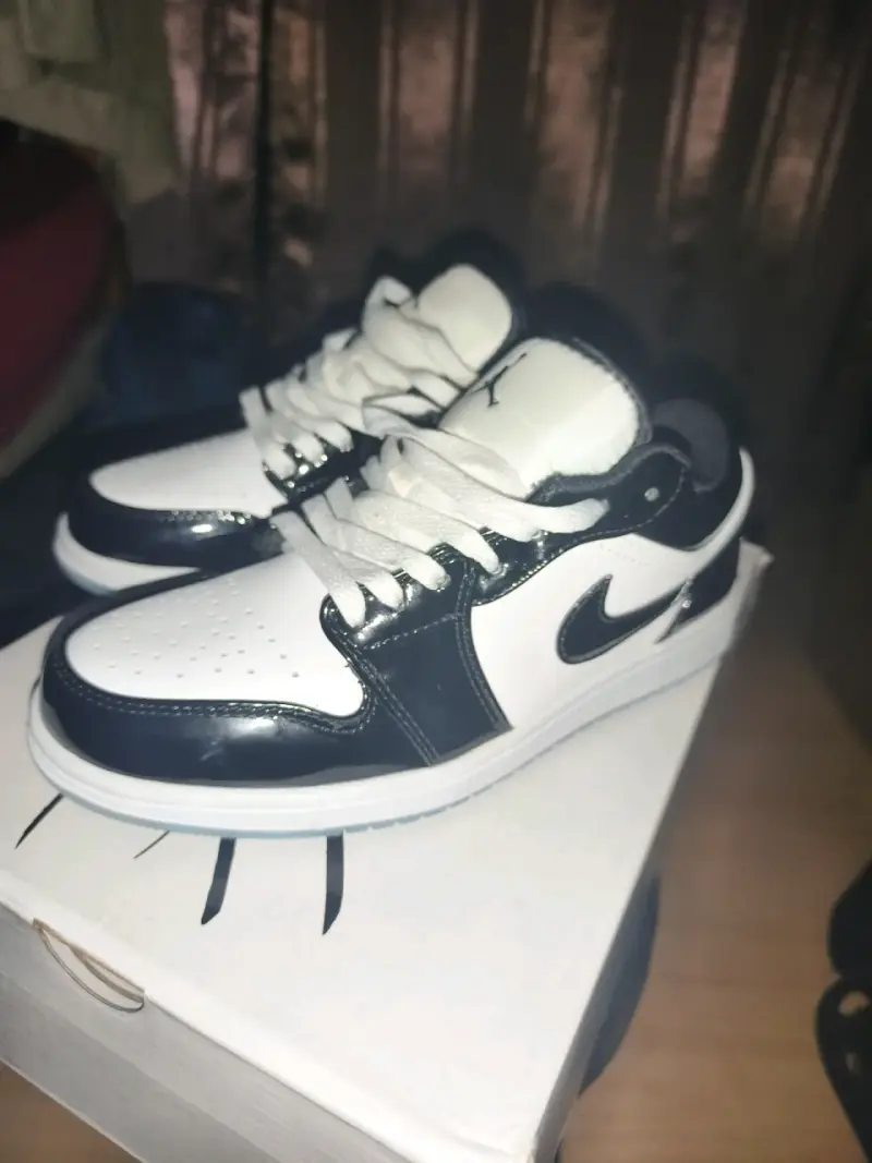 Zapatillas Nike Air Jordan 1 Low Blanco y Negro - 6