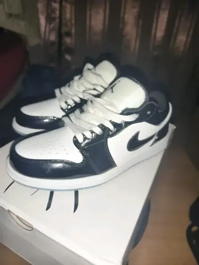 Zapatillas Nike Air Jordan 1 Low Blanco y Negro - miniatura 6