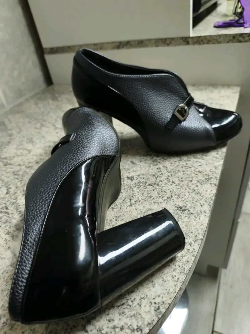 Zapatos de tacón negro con hebilla elegante - 3