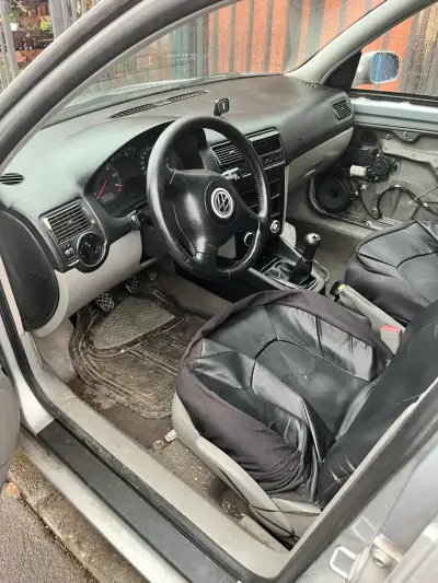 Volkswagen Golf 2.0  andando con detalles - miniatura 6