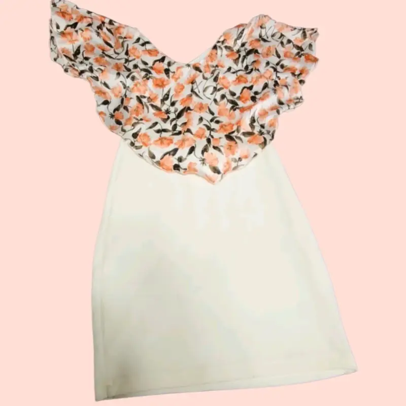 Vestido blanco con estampado floral