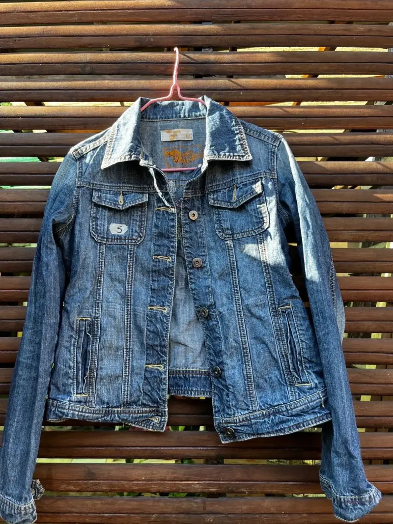 Chaqueta de mezclilla con bordado floral - 1