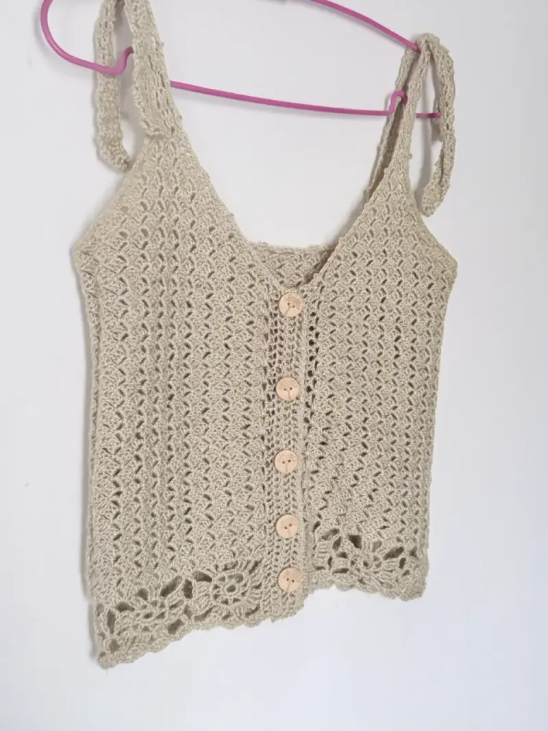 Top tejido de crochet beige con botones - 2