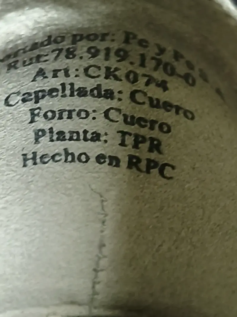 Zapatos de tacón negro con diseño calado - 5