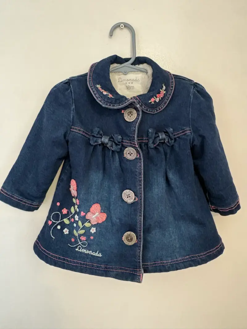 Chaqueta de mezclilla para niña con bordado floral - 1