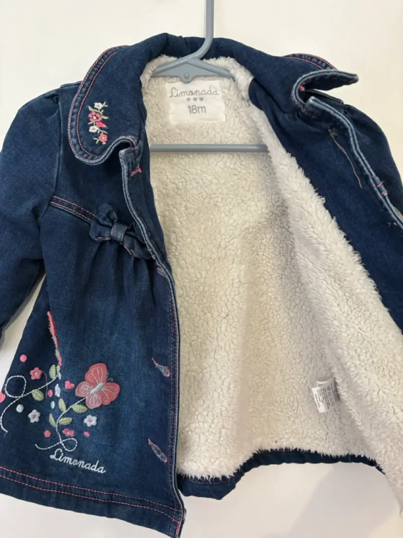 Chaqueta de mezclilla para niña con bordado floral - 3