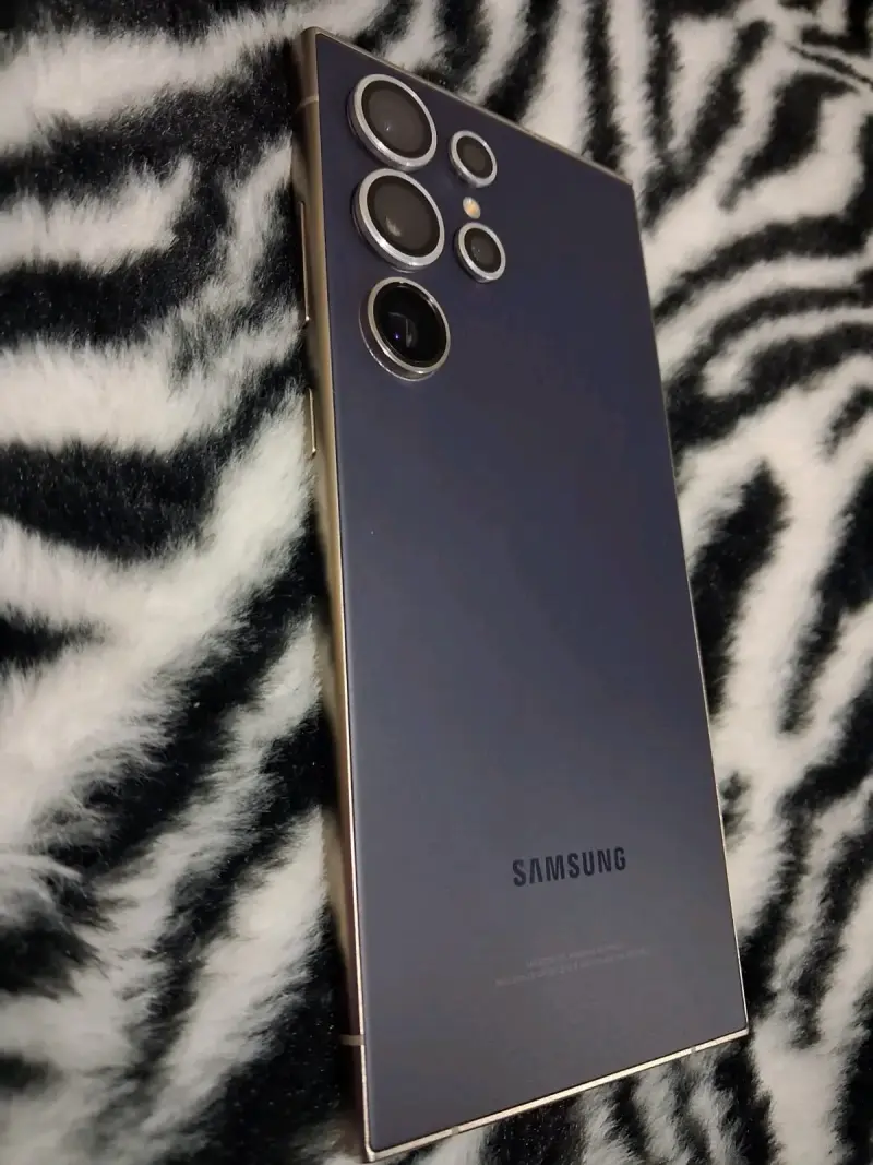 Samsung Galaxy S24 Ultra 256GB en buen estado - 1
