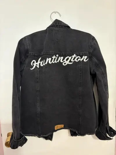 Chaqueta de mezclilla negra con parche California - miniatura 2