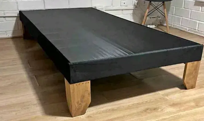 Base de cama de madera sólida color negro - 2