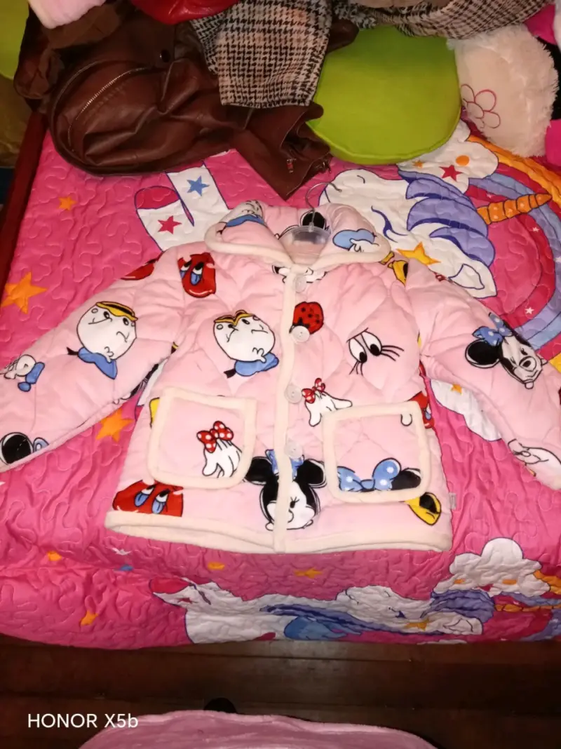 Pijama de polar infantil con diseño animado - 1