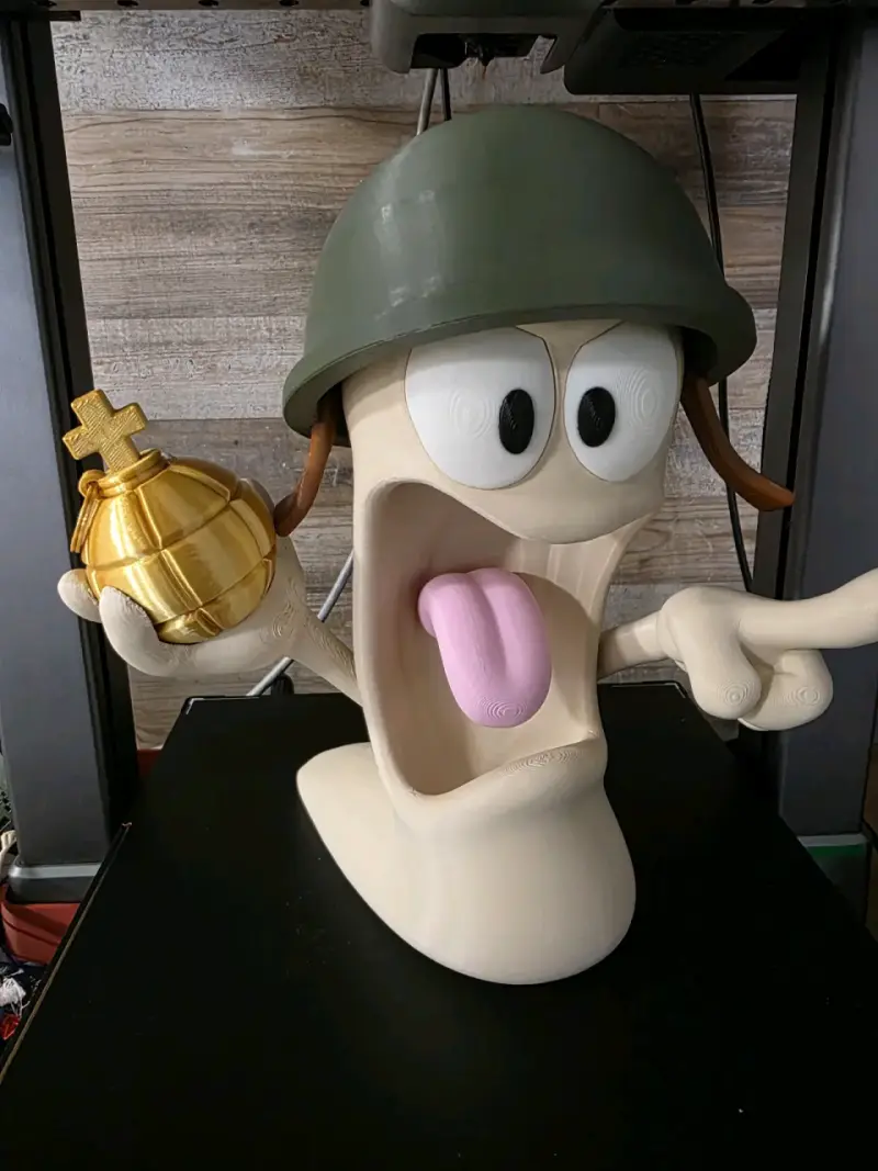 Figura decorativa de gusano soldado con granada 3D - 5