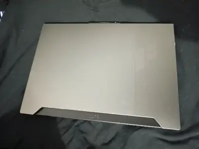 Laptop ASUS TUF Gaming F15 con pantalla 144Hz - miniatura 1