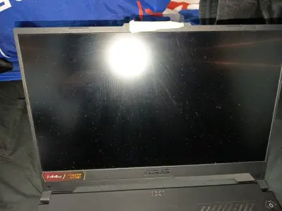 Laptop ASUS TUF Gaming F15 con pantalla 144Hz - miniatura 2