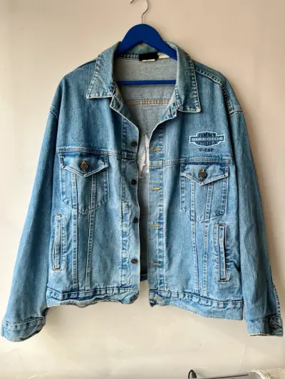 Chaqueta de mezclilla azul estilo vintage - miniatura 1