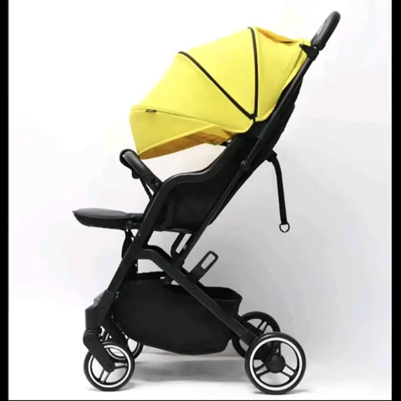 Coche de bebé amarillo con toldo ajustable - 1