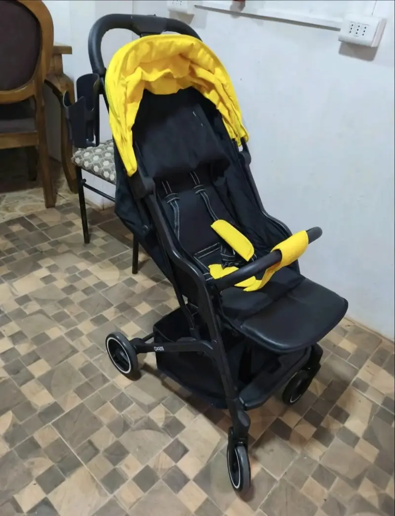 Coche de bebé amarillo con toldo ajustable - 2