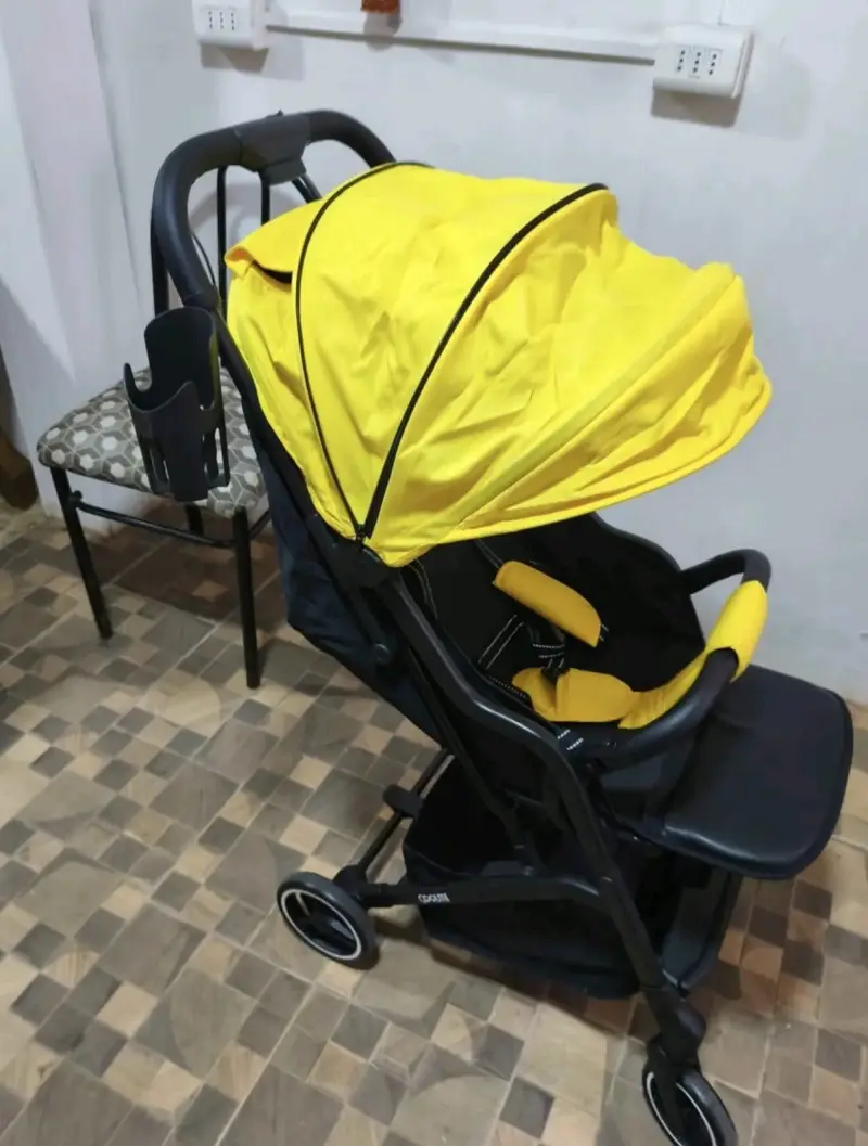 Coche de bebé amarillo con toldo ajustable - 3