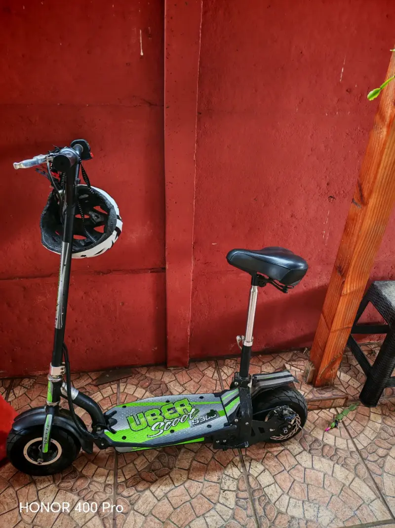Scooter eléctrico Uber Scoot S300 con asiento - 4